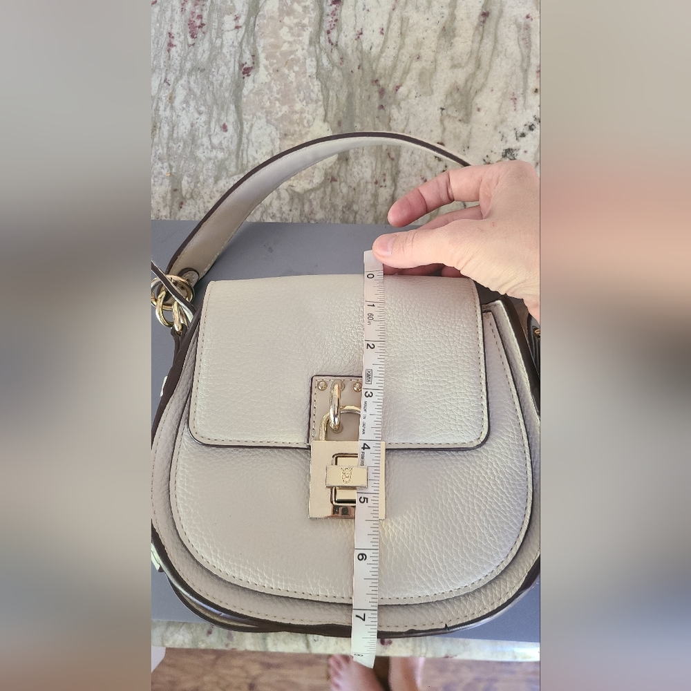 Off White And Brown Contrast PU Leather Bag With Gold Hardware - Picture 3 of 5